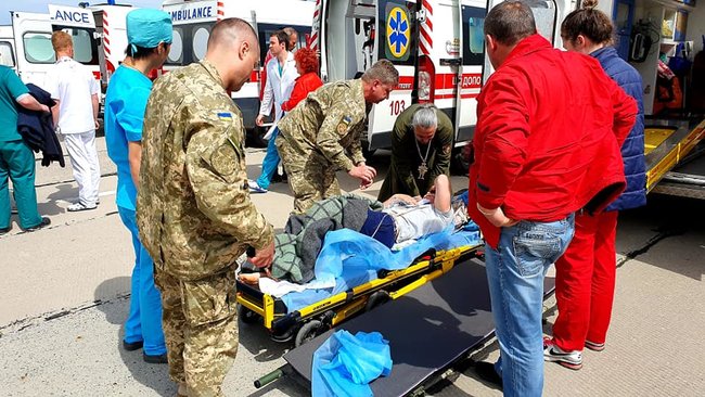 В Одесу літаком доставили 12 поранених військовослужбовців, пятеро - у важкому стані, - волонтер Танцюра 06