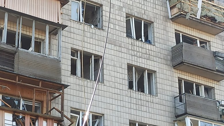 Наслідки падіння збитої російської крилатої ракети на Куренівку в Києві 17 Наслідки падіння збитої російської крилатої ракети на Куренівку в Києві 17
