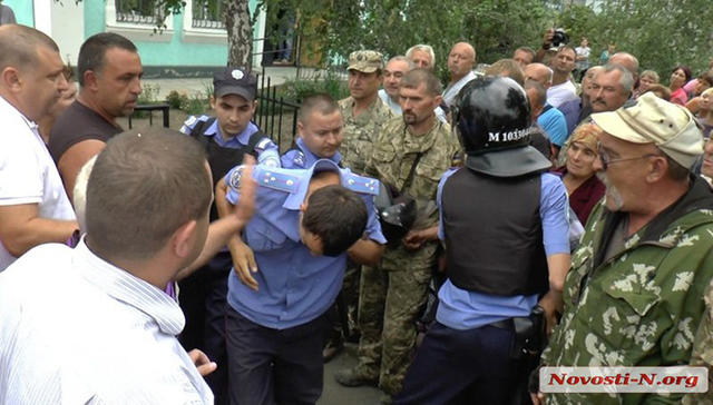 избиение самосуд полиция пытки