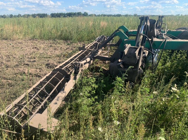 На Київщині тракторист підірвався на міні, - Нацполіція 02