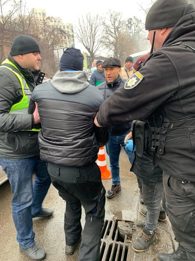 Миграционная служба устроила облаву на нелегалов на выходе из мечети, - Чубаров 02 Миграционная служба устроила облаву на нелегалов на выходе из мечети, - Чубаров 02
