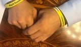 Зеленский при встрече отдал освобожденным морякам символичные именные браслеты, которые носил в поддержку украинских пленных. ФОТОрепортаж