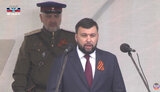 Охоронець ватажка терористів "ДНР" Пушиліна одягнув форму НКВС на "парад" в окупованому Донецьку. ФОТО