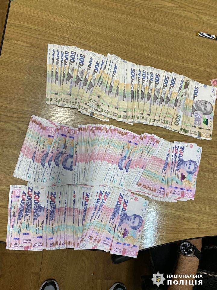 Житель Харькова переправлял мужчин за границу через систему Путь как волонтеров 03