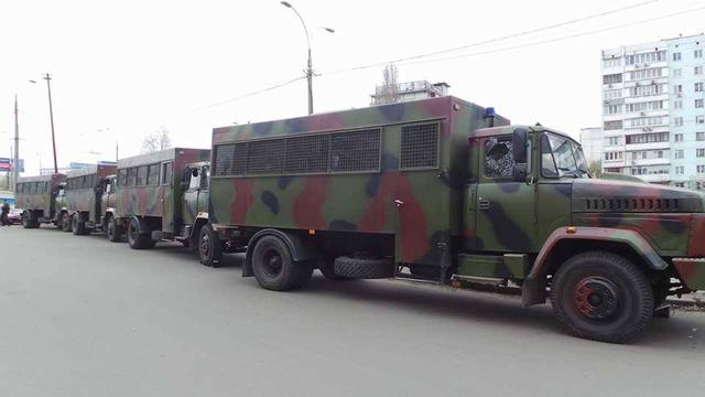 Торнадовцев доставили в Оболонский райсуд Киева 13 Торнадовцев доставили в Оболонский райсуд Киева 13