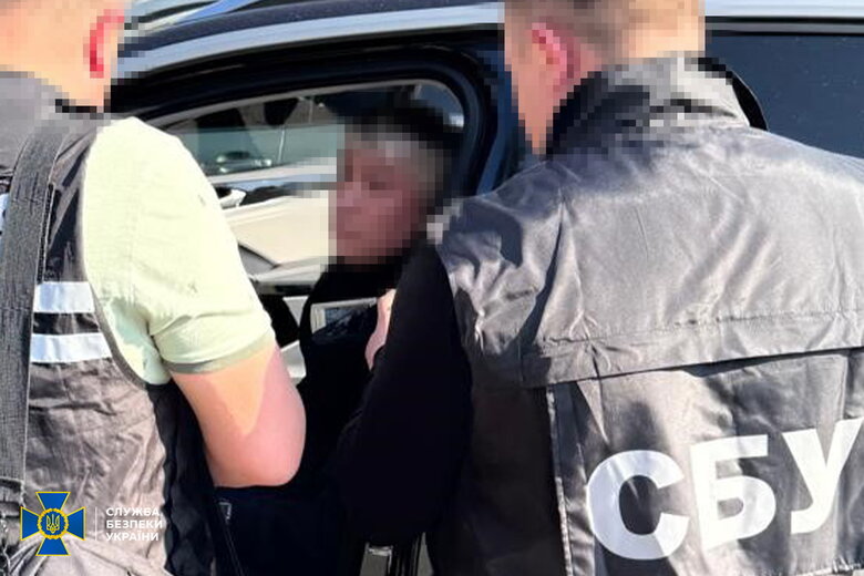 таможенника задержали на взятке
