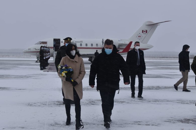 Министр обороны Канады Ананд прибыла в Киев 02