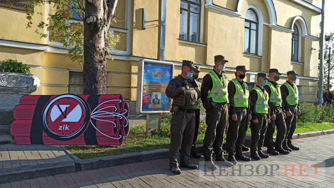 Рoзмінуй укрaїнський інфoпростір, - Нaцкopпyc пікетує канали Медведчука 05 Рoзмінуй укрaїнський інфoпростір, - Нaцкopпyc пікетує канали Медведчука 05