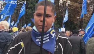ОПЗЖ набирает в массовку на митинг под ВР иностранцев, не знающих ни русского, ни украинского языка: "На что только не идут деньги российских налогоплательщиков". ВИДЕО