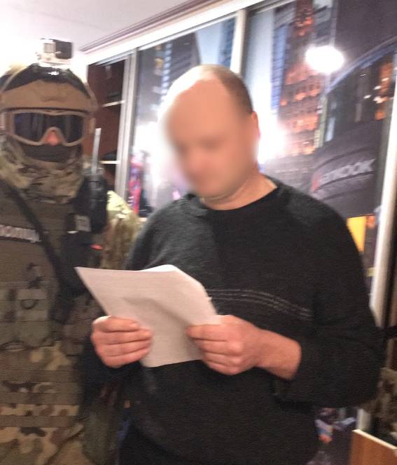 Правоохранители разоблачили группировку, занимавшуюся незаконной регистрацией автомобилей в 9 областях Украины 06