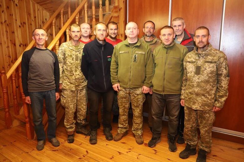 У результаті обміну полоненими додому повернулися 9 українських прикордонників 01