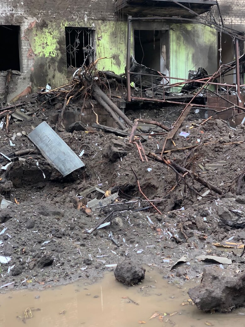 Цієї ночі росіяни обстріляли Слов’янськ та завдали ударів по містах на лінії фронту, - Донецька ОВА 08