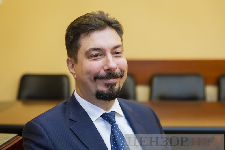 Обраний Голова Верховного Суду Всеволод Князєв: В Україні критична ситуація з фінансуванням судів. Зарплати працівників апарату суду менші, ніж у прибиральниць у супермаркеті 06