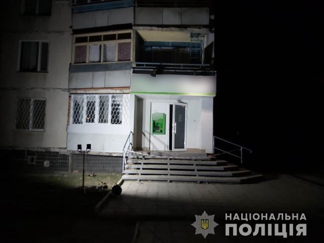 Невідомі підірвали банкомат у Харкові і забрали гроші 04