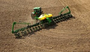 Аграрії засіяли ярі культури на понад 460 тис гектарів: регіони-лідери