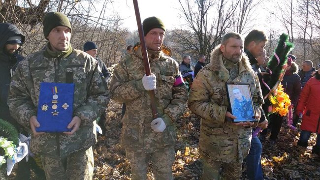 Погибшего на Донбассе воина Владимира Бузовского похоронили на Сумщине 03