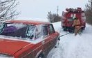 Рятувальники ліквідовують наслідки негоди на дорогах України. ФОТОрепортаж