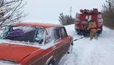 Спасатели ликвидируют последствия непогоды на дорогах Украины. ФОТОрепортаж