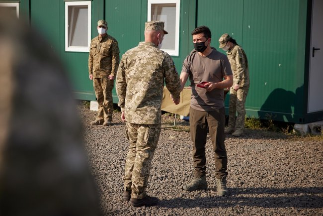 Зеленский побывал в лагере ГУ разведки на Донбассе 09