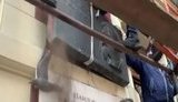 В Одессе активисты демонтировали мемориальную доску коммунистическому деятелю Калинину. ВИДЕО