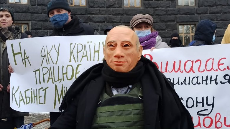 На яку країну працює Кабмін?: активісти пікетували уряд з вимогою забезпечити дотримання закону про мову на телебаченні 04