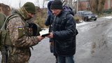 Для мешканців Верхньоторецького до новорічних свят тимчасово спростили режим перетину лінії розмежування, - штаб АТО. ФОТОрепортаж