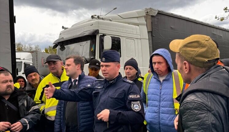 Генконсул Куць о ситуации на границе: Поляки беспрепятственно пропускают гуманитарную помощь, автобусы и автомобили