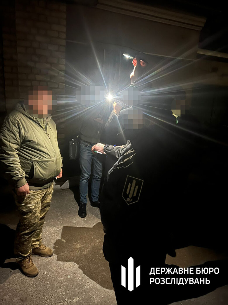 ДБР викрило начальника Тернопільського РТЦК, який вимагав у підприємця хабар