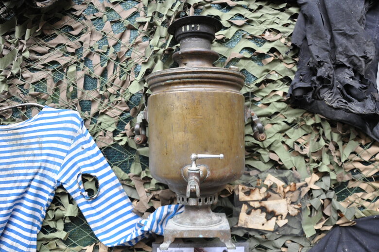 Кресло-катапульта, образцы снарядов и личные вещи рашистов: На Андреевском спуске открылась благотворительная выставка Спротив-2022 21 Кресло-катапульта, образцы снарядов и личные вещи рашистов: На Андреевском спуске открылась благотворительная выставка Спротив-2022 21