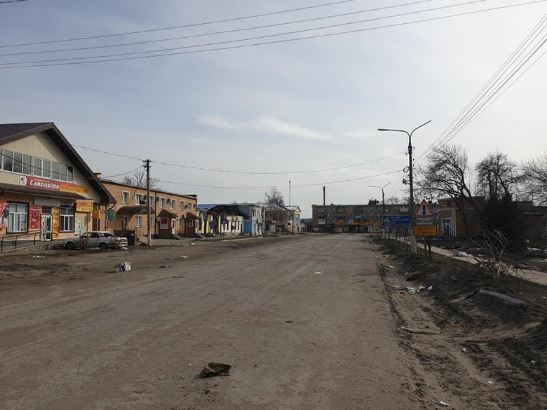 Розграбований російським окупантами Тростянець 01