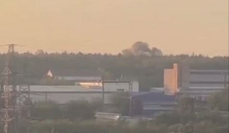 Видовищний момент вибуху українського БпЛА під час атаки на Московський НПЗ. ВIДЕО