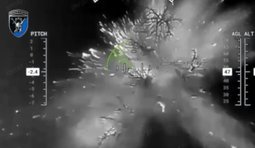 окупант розлітається на друзки