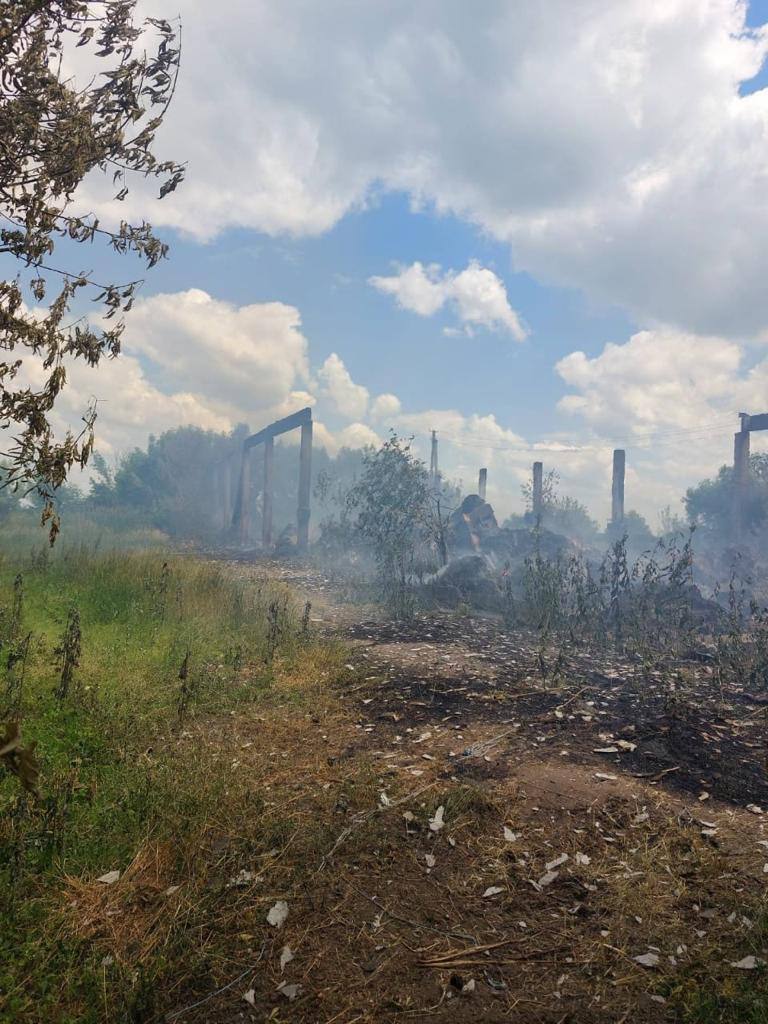 Обстрел Черниговщины. Разрушено хранилище с зерном и повреждена техника аграриев, - ГПСУ 05
