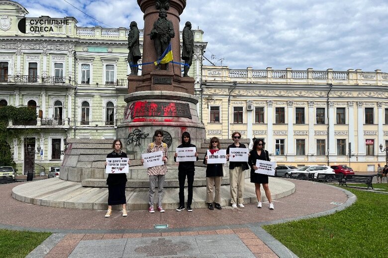 Catherine = Putin: Odesa residents protested against monument to Catherine II 05