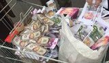 Скандального экс-ректора налоговой Мельника заманивали в суд тележкой с деньгами, – активист. ФОТО