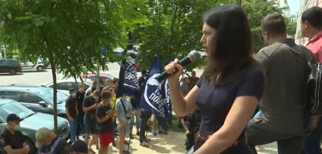 Власть системно преследует боевых генералов: У стен Печерского райсуда проходит акция в поддержку Павловского 01 Власть системно преследует боевых генералов: У стен Печерского райсуда проходит акция в поддержку Павловского 01