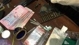 Банда торговцев наркотиками с большим арсеналом оружия задержана в Киеве, - ГПУ. ФОТО
