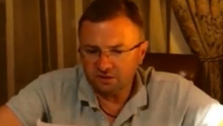 "На ньому присяглись у вірній дружбі і залишили написи прості солдати вже безстрокової служби з однаковим фіналом у житті", - телеведущий Мага написал стихотворение ко Дню флага. ВИДЕО