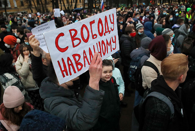 Путін - злодій!: У Росії проходять акції на підтримку Навального 04