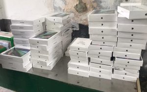 Украинец пытался ввезти в страну незадекларированную технику Apple на $650 тыс., - Госпогранслужба. ФОТОрепортаж