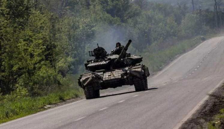 Russian troops went on route Bakhmut - Lysychansk and seek to create operational environment, but our soldiers aren't going to hand over Luhansk region, - Butusov