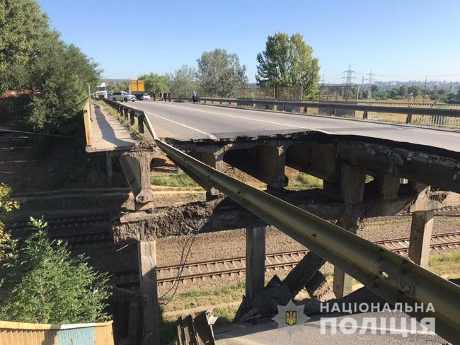У Харкові обвалився автомобільний міст, постраждалих немає, - Нацполіція 01