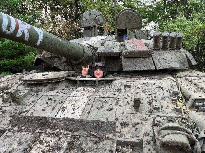 Танкіст Ілля Пилипенко: Після вибуху я знепритомнів, а коли отямився, полум’я вже було всюди, а я був зачинений у танку 02