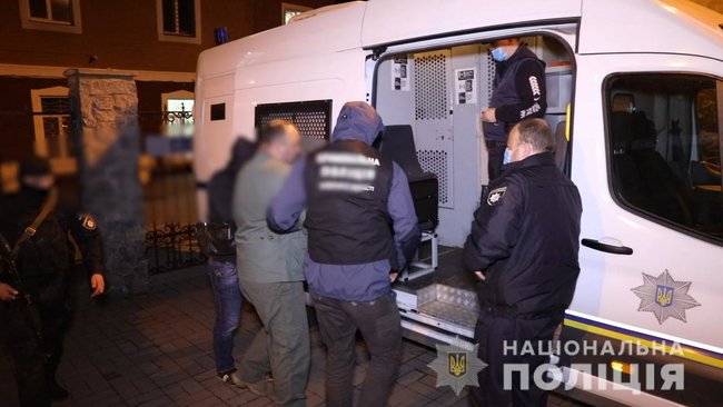 Поліцейські затримали членів Мукачівської банди, які промишляли розбоєм, викраденнями людей і торгівлею зброєю 01