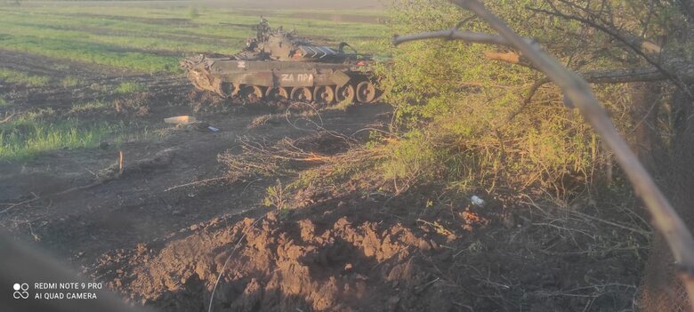 Бойовий медик Роман Марков: Більшість куль пройшли повз. Але сім я все ж схопив. Тримав гранату. Думав підірватися, щоб не потрапити в полон 05 Бойовий медик Роман Марков: Більшість куль пройшли повз. Але сім я все ж схопив. Тримав гранату. Думав підірватися, щоб не потрапити в полон 05
