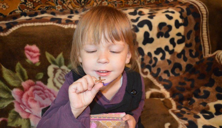 "My mom is on heaven," - girl who saw her mom killed in Avdiivka shelling. PHOTOS+VIDEO