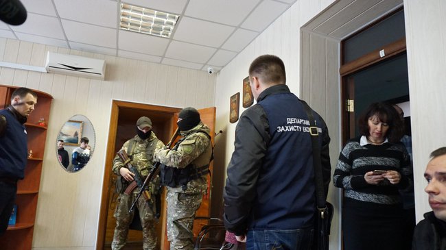 В здании управления Бердянского порта прошли обыски полиции 01