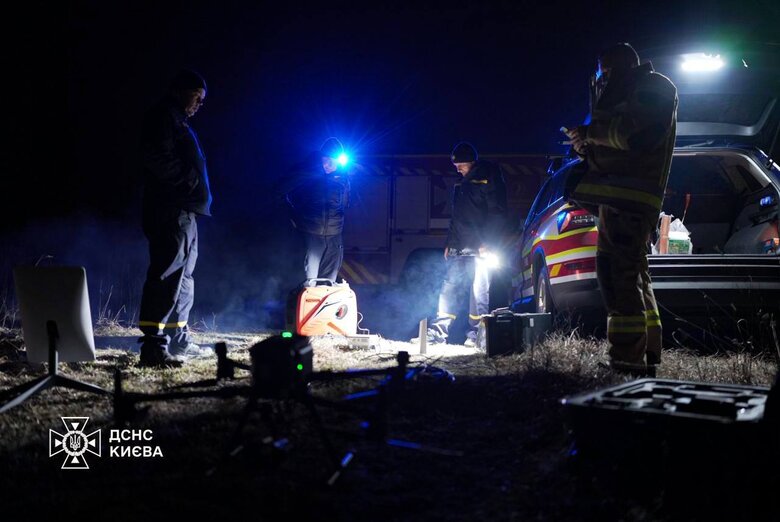 Рятувальники на місці пожежі.