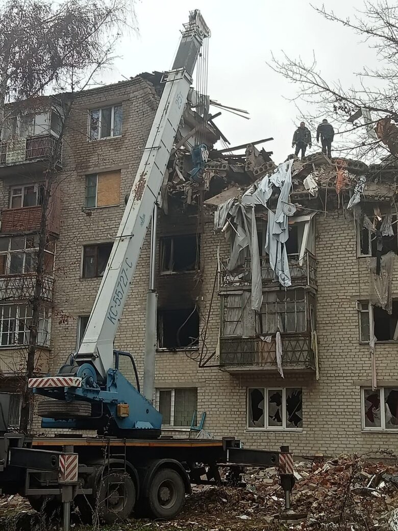 Body of dead woman was found under rubble of house destroyed in September in Sviatohirsk 03