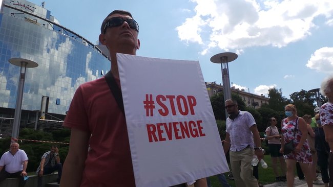 Після акції під ДБР багатотисячна хода попрямувала до Печерського суду на підтримку Порошенка і проти політичних репресій 04
